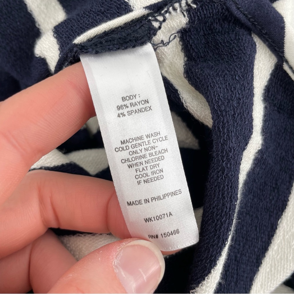 NEW Market & Spruce Milania French Terry Kangaroo Pocket Knit Top Navy Stripe L - Picture 7 of 7
